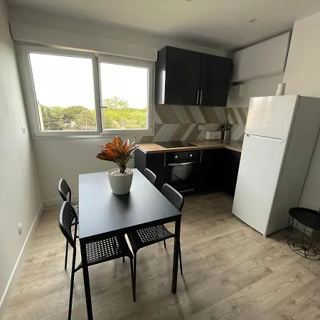 Moderne, Proximite Plage Et Commerces *